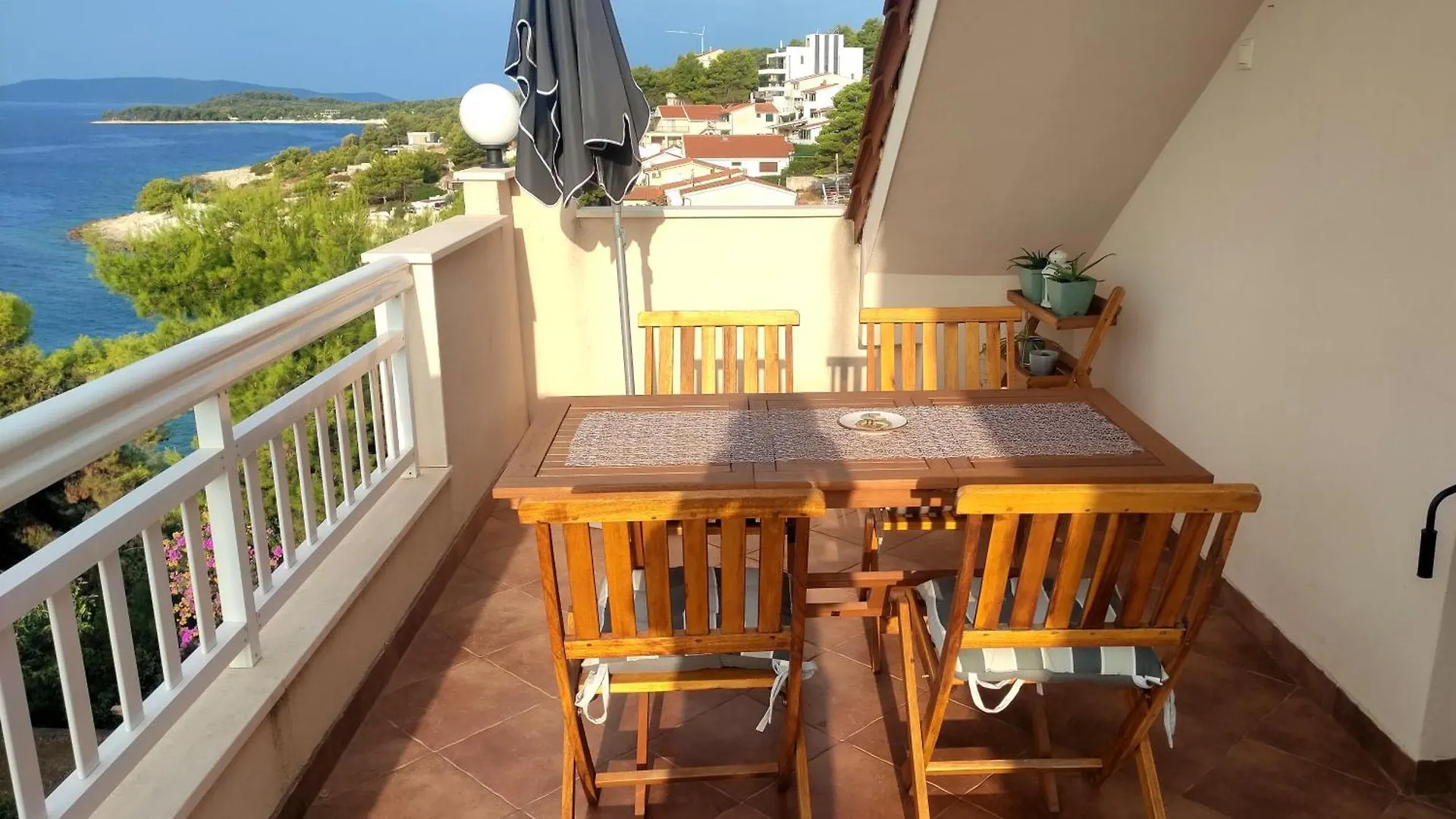 Sea-View Apartments, 2 Bedrooms, 2 Baths, 50 Meters From Beach! Apartman