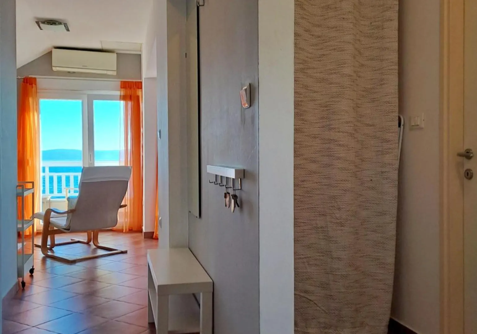 Sea-View Apartments, 2 Bedrooms, 2 Baths, 50 Meters From Beach! Apartman Trogir