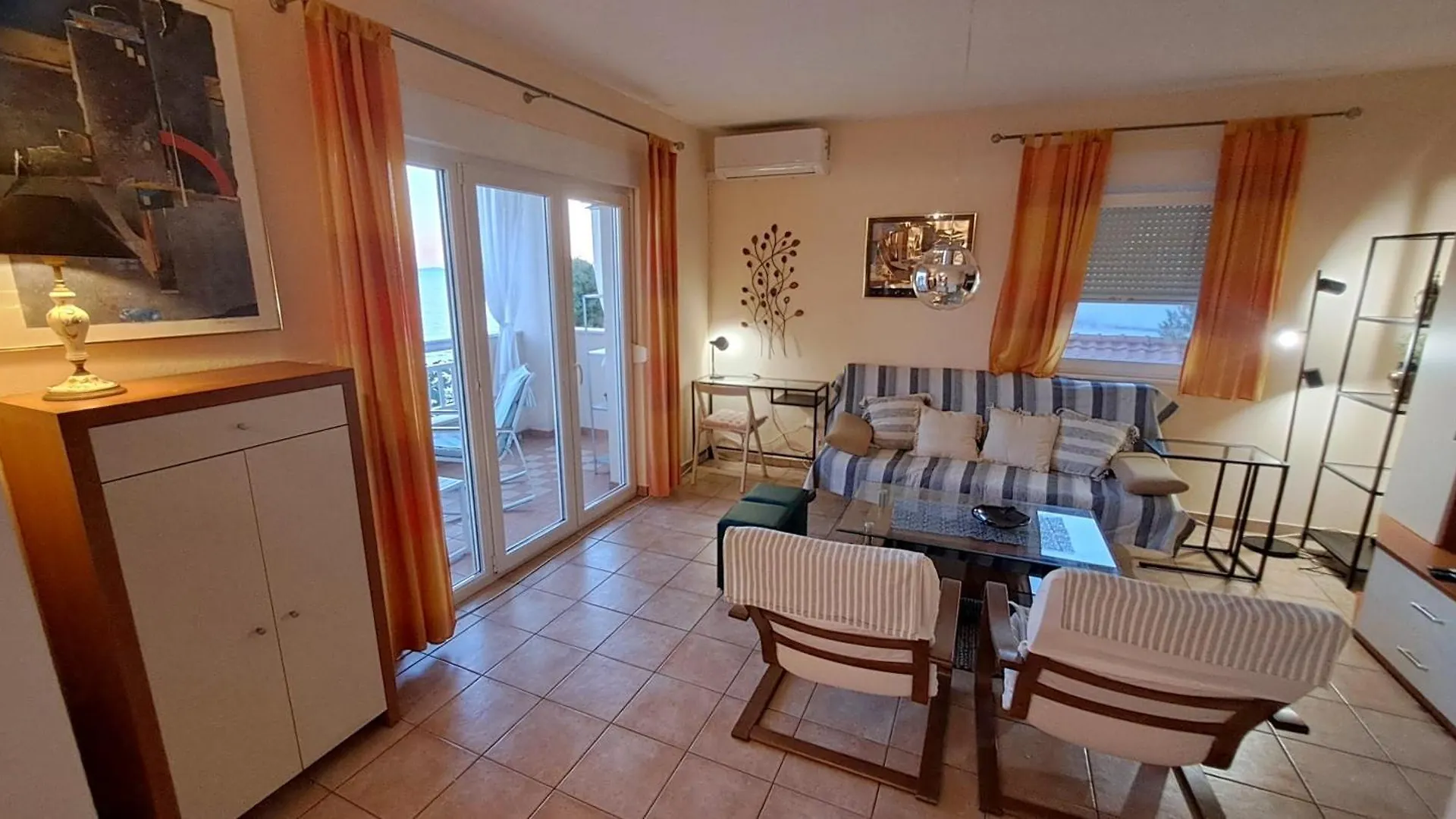 Apartman Sea-View Apartments, 2 Bedrooms, 2 Baths, 50 Meters From Beach!